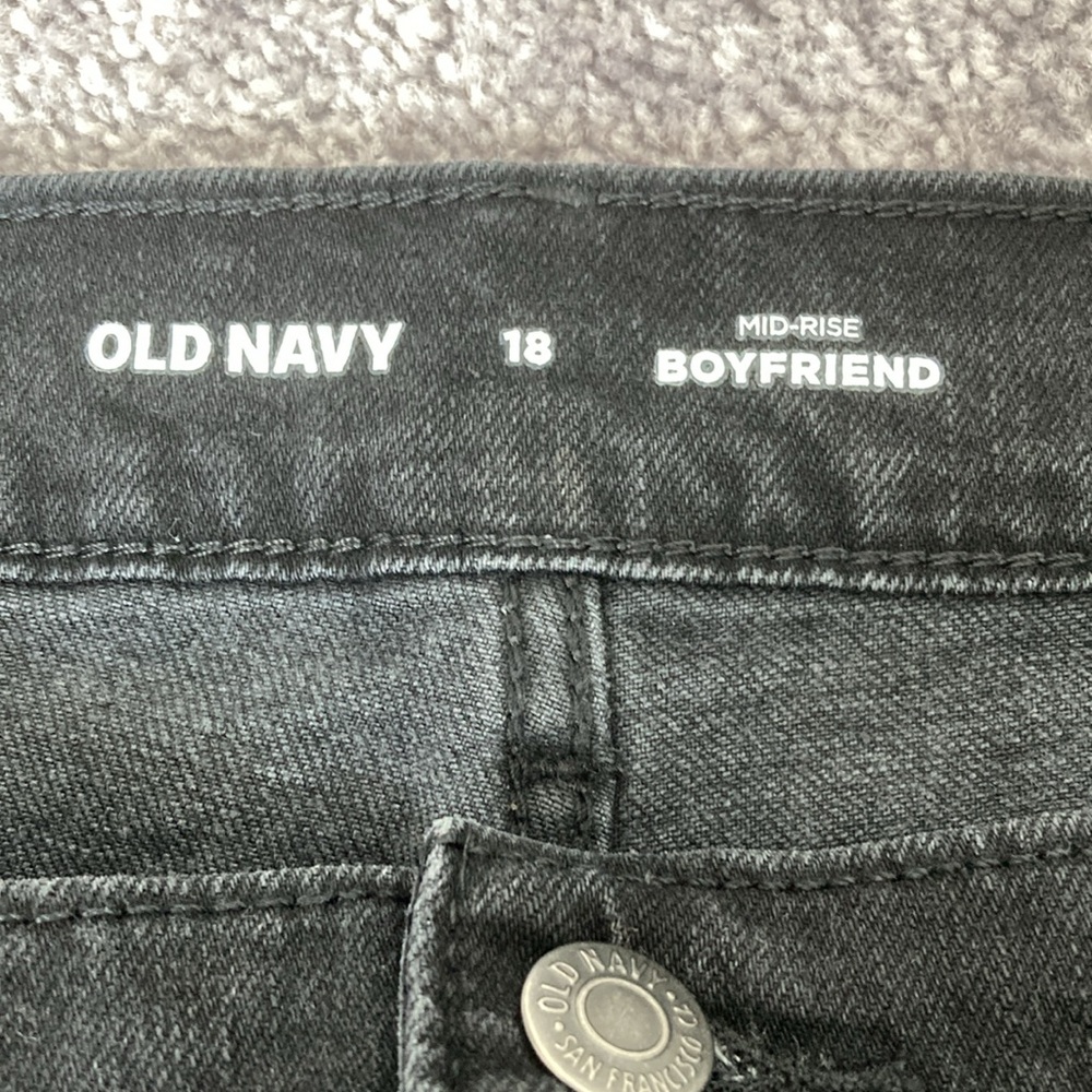 Mid-Rise Black-Wash Ripped Boyfriend Jean Shorts, Size 18 - Picture 6 of 7